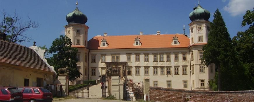 Vyklízení  Mnišek  pod  Brdy