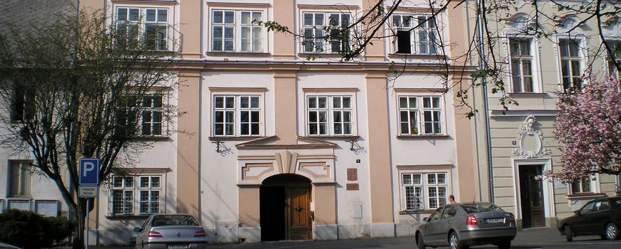 Stěhovací služby    Planá
